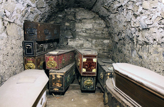 Irlande: la "crypte de Dracula" profanée W1sizi10