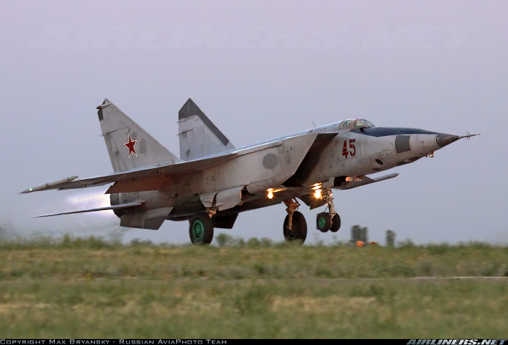 [Revell] MiG 25 "Foxbat" (1978) 19610810