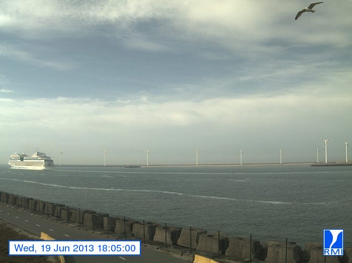 Photos en direct du port de Zeebrugge (webcam) - Page 59 Zeebru40