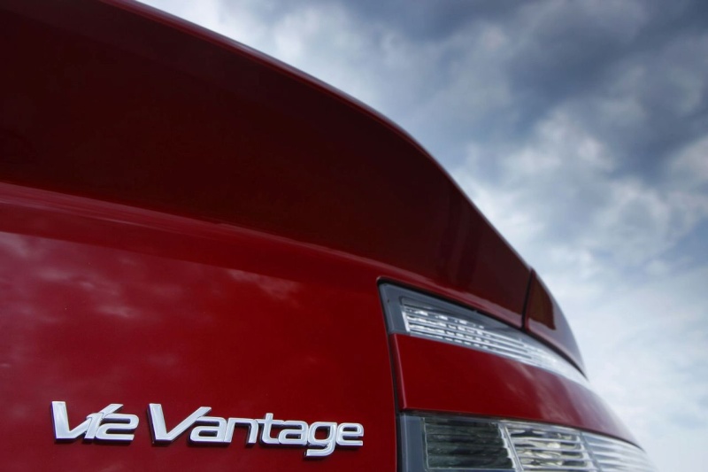 Aston Martin V12 Vantage & ZAGATO Big_as21