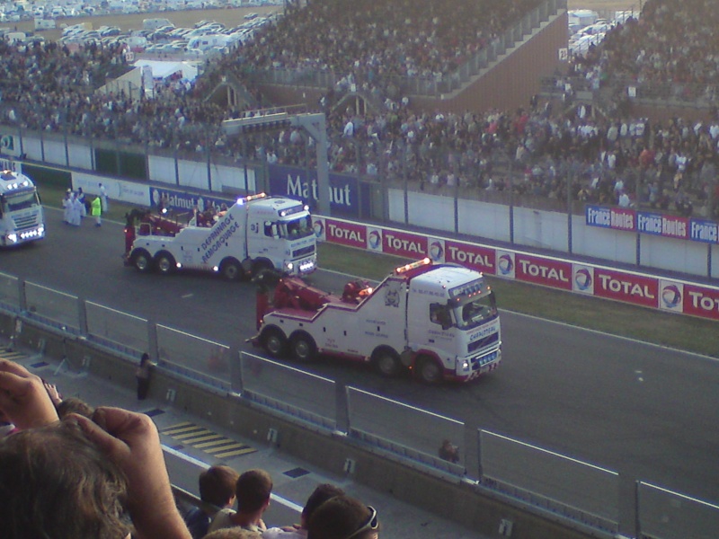 scania 146 et autre depanneuse presente au Mans 2009 Dsc00250