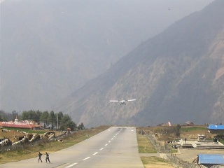 Un terrain presque inaccessible... Lukla au Népal (VNLK) Lukla-12