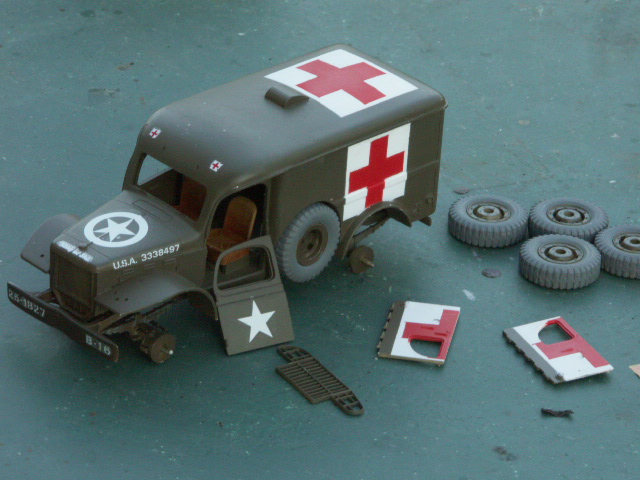 DODGE WC54 Ambulance [ITALERI / BILEK 1/35] - Page 2 Croix-10