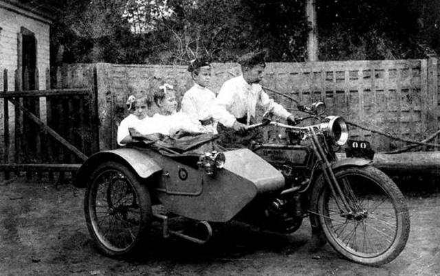 Motos en Russie Impériale pendant la Grande Guerre; 763feb10