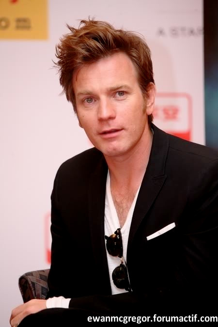 Ewan en Promo en Chine pour "Anges et Demons" : Sublime ! 19300010