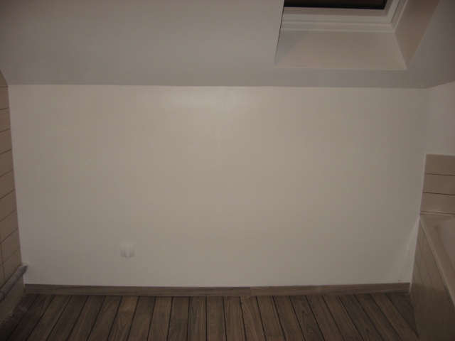 La salle de bains familiale (pas grande) : idées couleur pour mur + rampant ?? Img_2631
