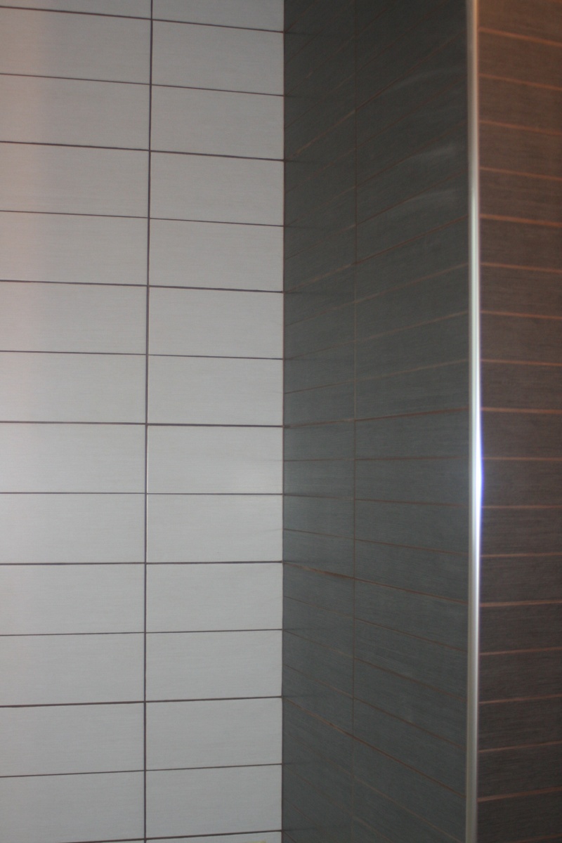La salle de bains familiale (pas grande) : idées couleur pour mur + rampant ?? Img_5916