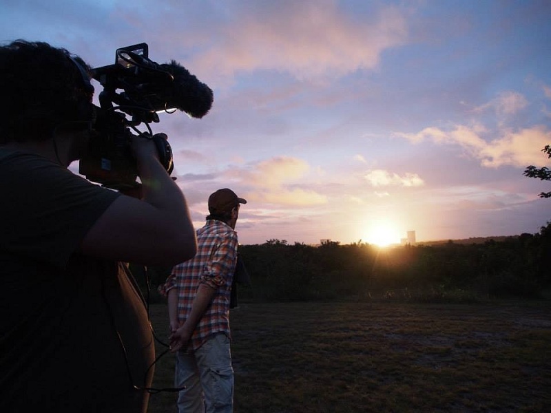 C'est pas sorcier fait escale au Centre Spatial Guyanais (tournage) Sans_t84