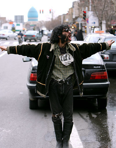 ظهور شخص ايراني مجنون يدعي انه مايكل جاكسون Image015