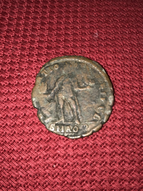 AE2 de Graciano. REPARATIO - REIPVB. Emperador dando la mano a mujer arrodillada. Aquileia. Bbb29310