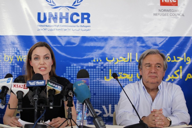 Angelina at World Refugee Day..Jordan..June 20th 2013 - Page 2 0_281111