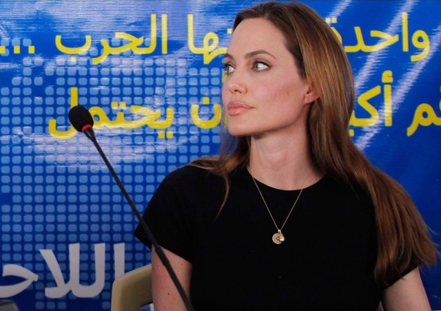 Angelina at World Refugee Day..Jordan..June 20th 2013 - Page 2 0_41_c14