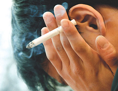 التدخين يزيد مخاطر الإصابة بسرطان القولون والمستقيم Ksa-lo10