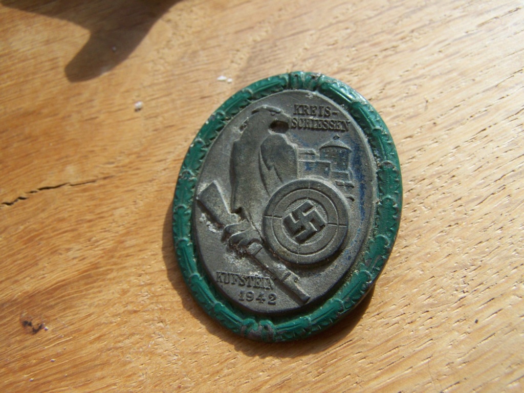 Evaluation insigne Légion et autrichien WW2 003153