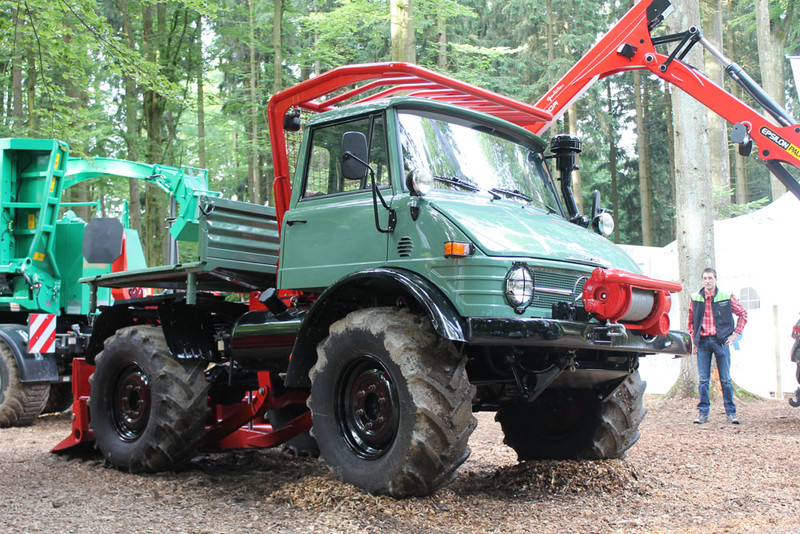 Ref couleur de cet UNIMOG Unimog10