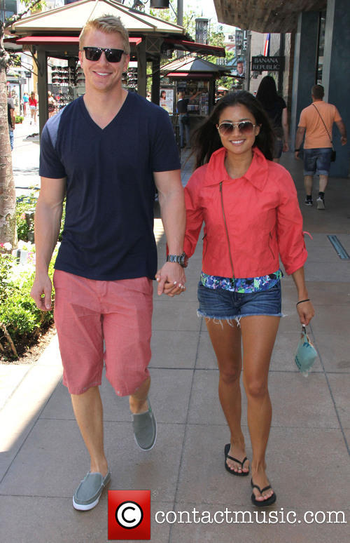 Sean & Catherine Lowe - Pictures - No Discussion - Page 3 Sean-l15