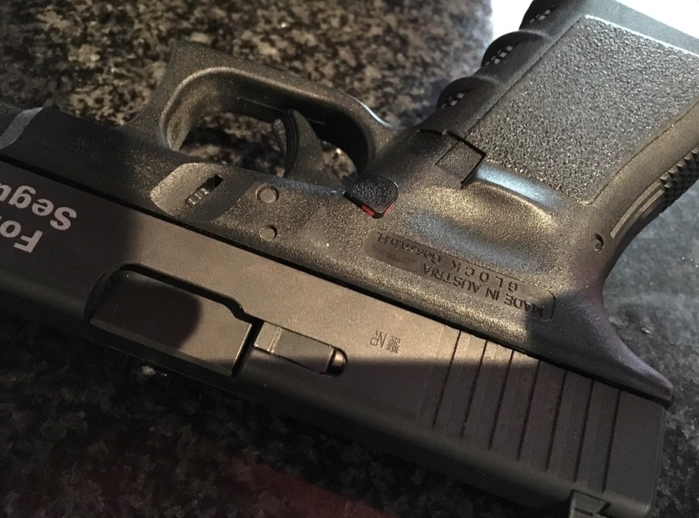 Le P320 a de gros ennuis et leurs propriétaires aussi! - Page 2 Glock_10