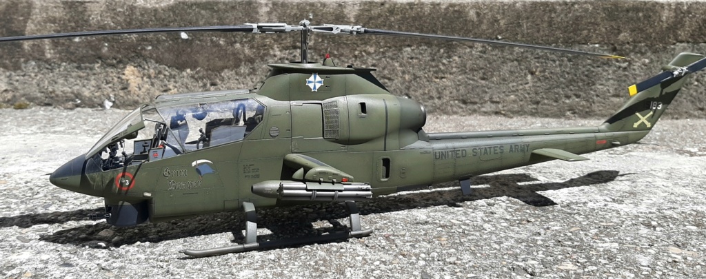 Bell AH-1 Cobra - Special Hobby-1/32  20220572
