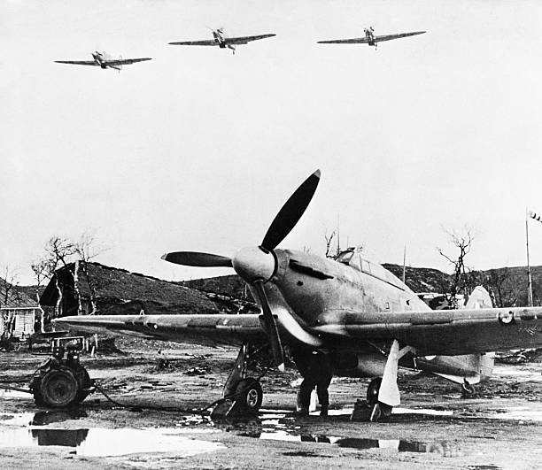 [Revell] 1/32 - Hawker Hurricane Mk.IIb - Page 8 Gettyi16