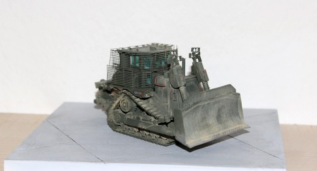 Dozer D9R IDF Version in 1:72 Img_7111