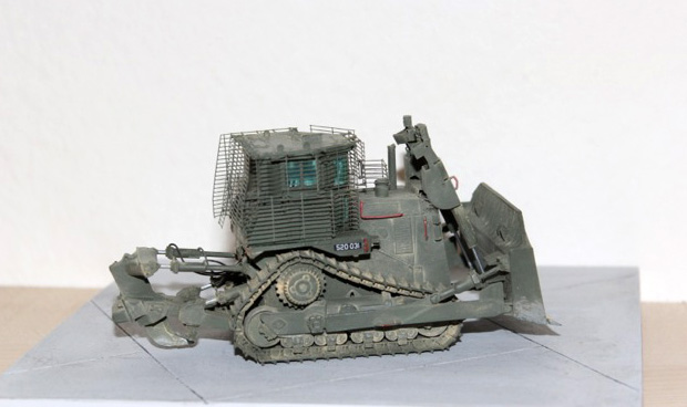 Dozer D9R IDF Version in 1:72 Img_7113