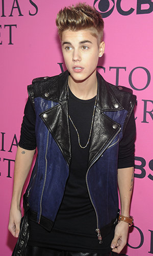 NEw Bieberpics <3 - Seite 7 300-ju10