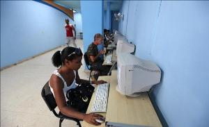 Cuba Plans Internet in Homes by Late 2014 Intern10