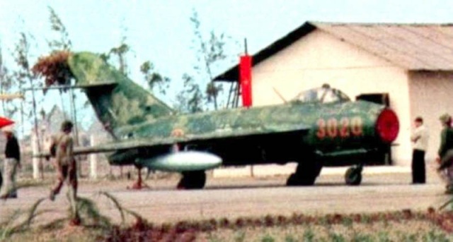 Conversion d’un MiG-17PF en 1/72 en MiG-17F - Page 3 Mig-1710