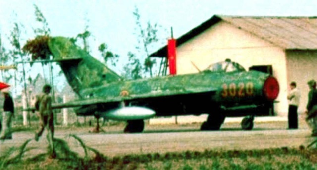 Conversion d’un MiG-17PF en 1/72 en MiG-17F - Page 3 Mig-1711