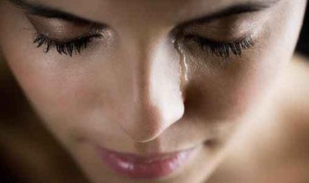 البكاء يساعد في إخراج السموم من الجسم Crying10
