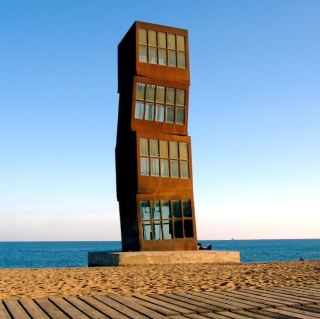 L'Estel Ferit - sculpture à Barcelone - Espagne 47597110