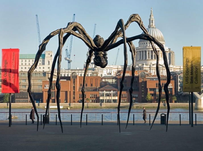 "Maman", les araignées-sculptures de Louise Bourgeois dans le monde Rip-lo10