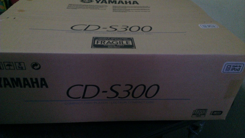 Yamaha CD-S300 CD player with USB & made for iPod/iPad Imag1513