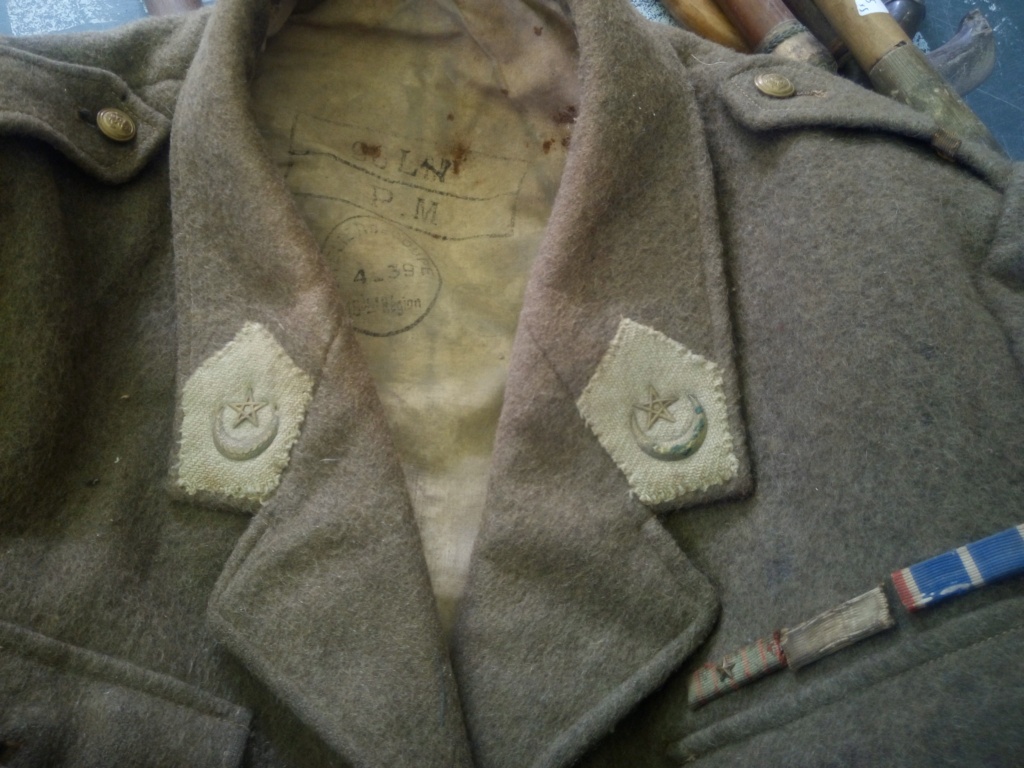 veste datée 1939 avec pattes de col croissant et étoile / boutons coloniale?  Img_2104