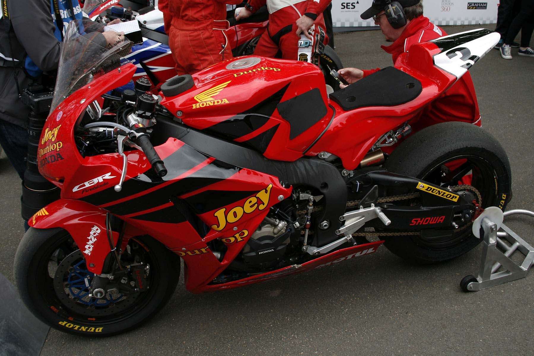 CBR 1000 RR 2012 2016 ( sc59 deuxième génération )  - Page 14 John-m10