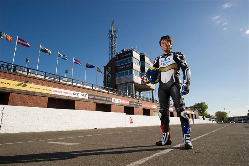 Road Races, TT et courses sur route - Page 2 Ttyosh10