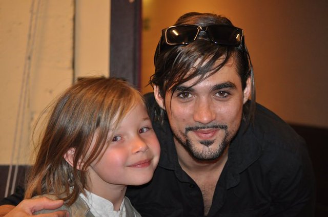 Coucou re moi ^^ des montages de florent Mothe et Maeva Meline svp :$ Floren10