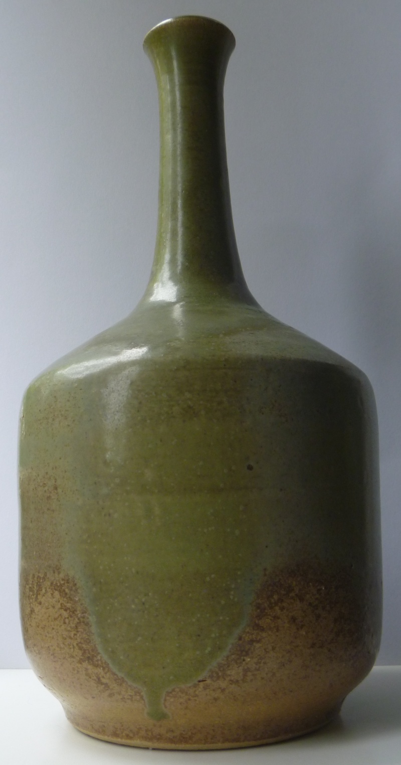 Green vase scandinavian/german signed TOP?  P1000424