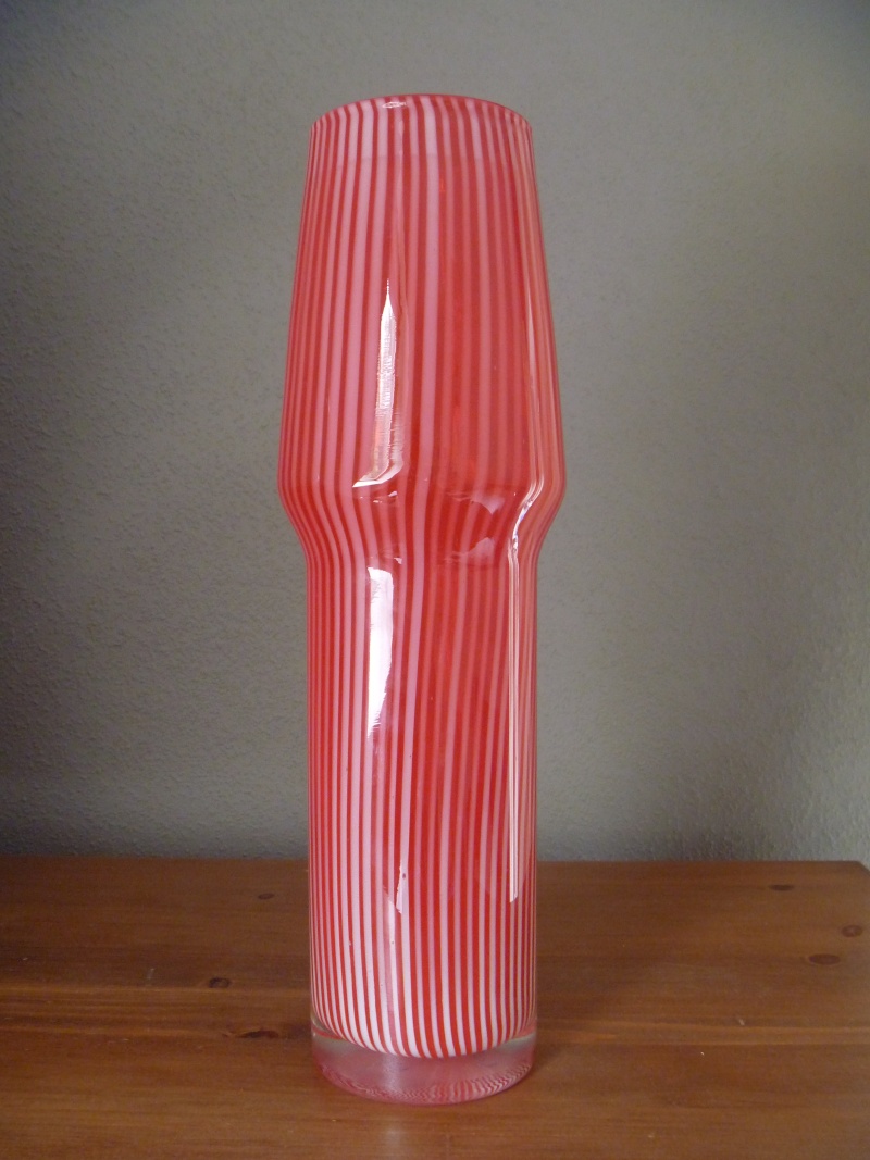 Red white striped vase murano? P1000516