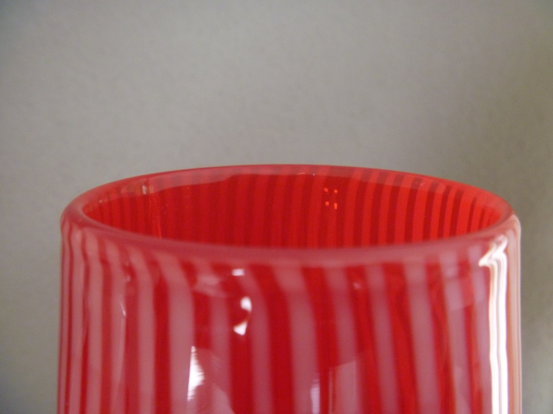 Red white striped vase murano? P1000519