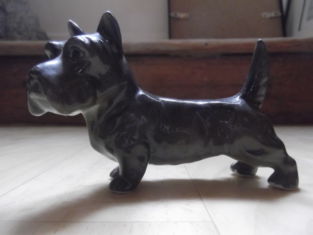 Scottish terrier en porcelaine UnterWeissbach Dscf4317