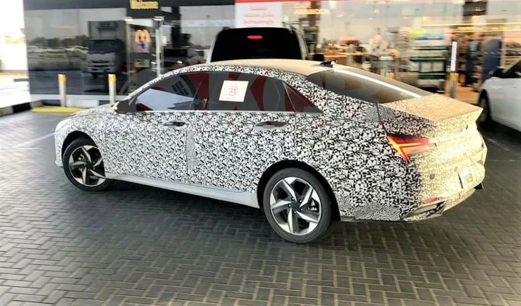 2020 - [Hyundai] Elantra Hyunda83