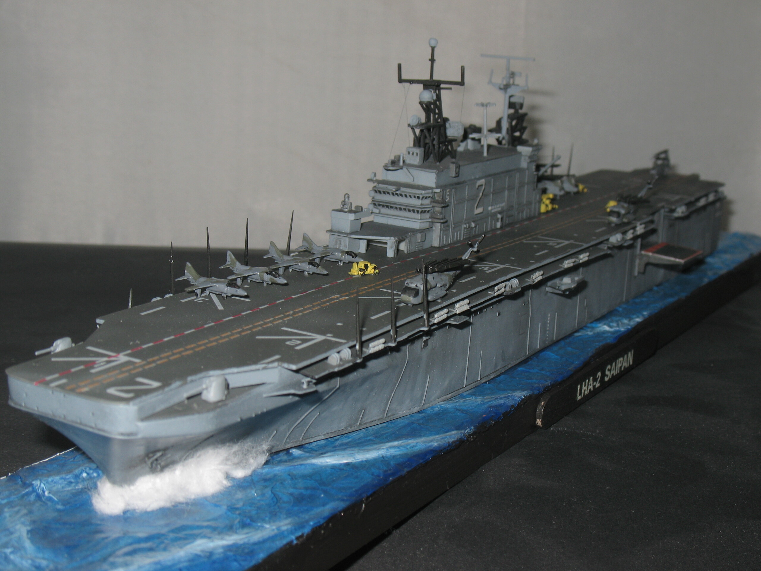 [Dragon] 1/700 USS Saipan LHA-2 Img_3837