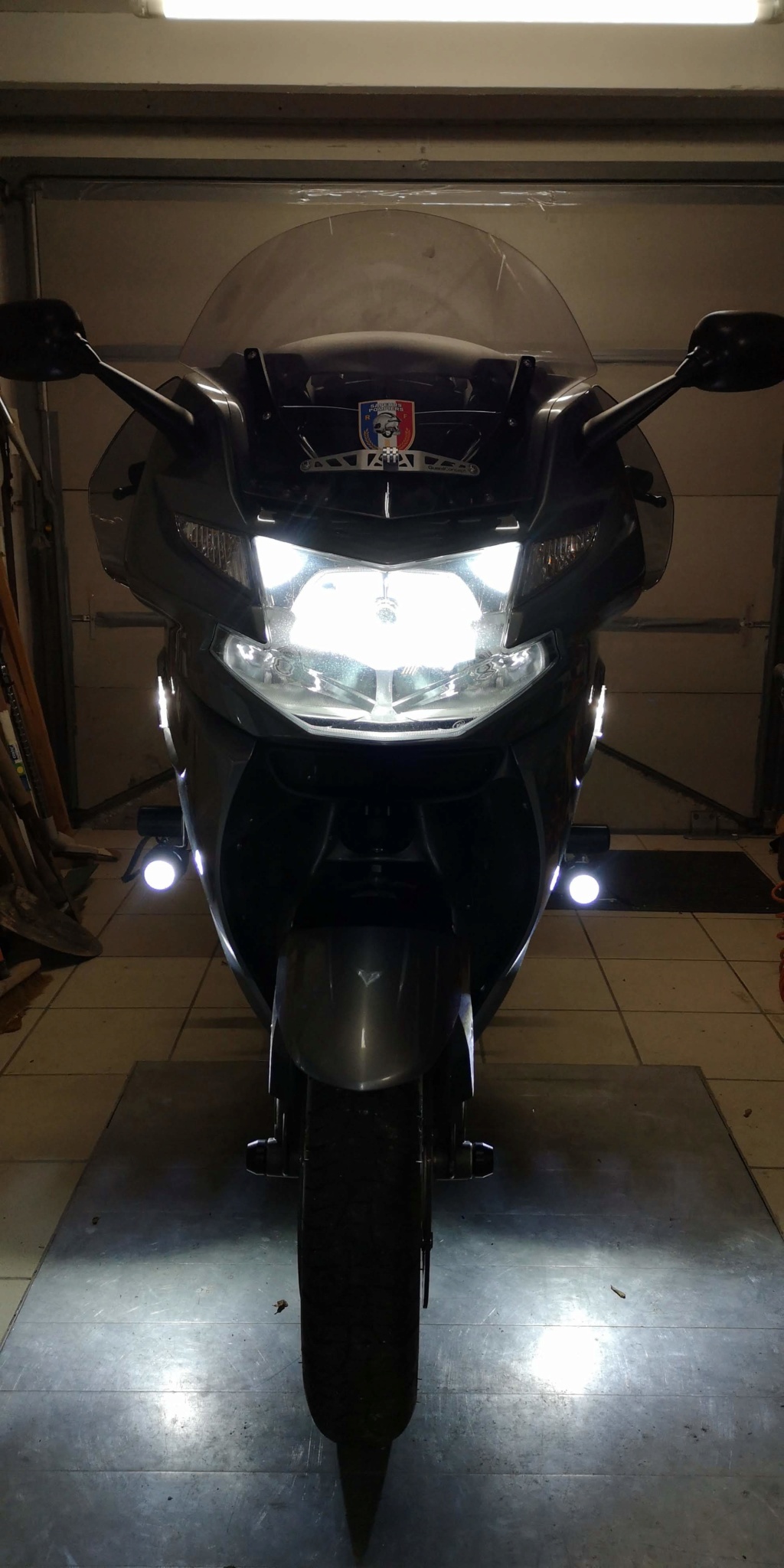 Enfin mes feux additionnels sur K1300GT Img_2013