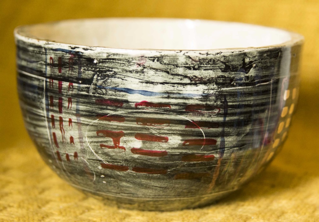 Grey, black and patterned bowl - does anybody recognise the maker? Bbowl210