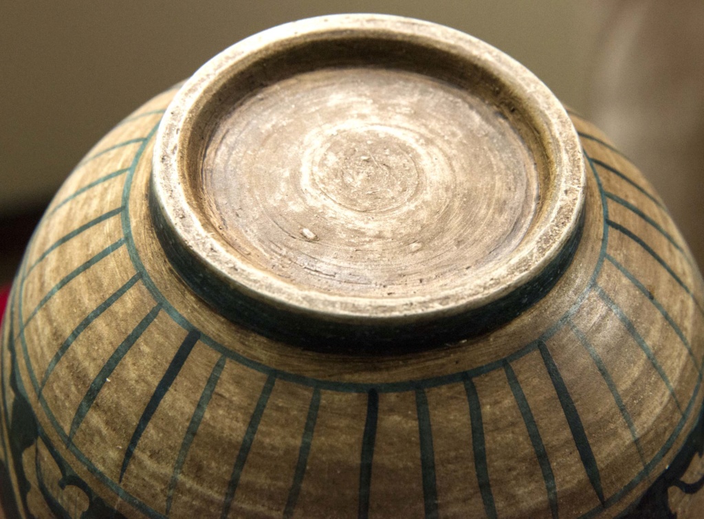 Nicely decorated (blue) vase...but know obvious markings. Blue_v15