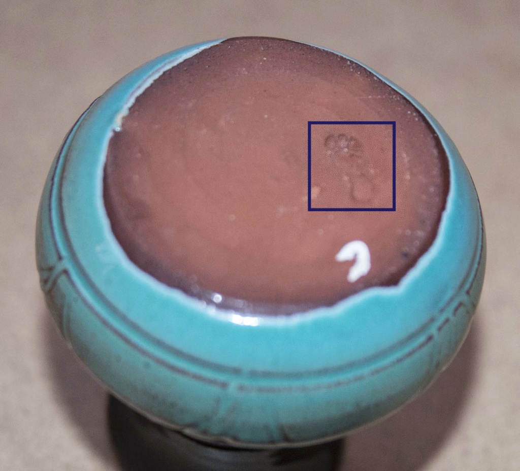 Small Pot with Footprint Mark - can somebody please help me identify? Foot_p11