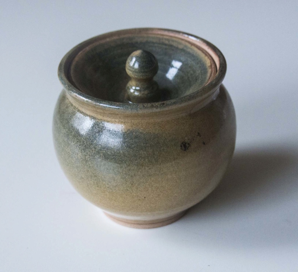 Wonderful small (honey) pot, but I cannot interpret he mark Green_24