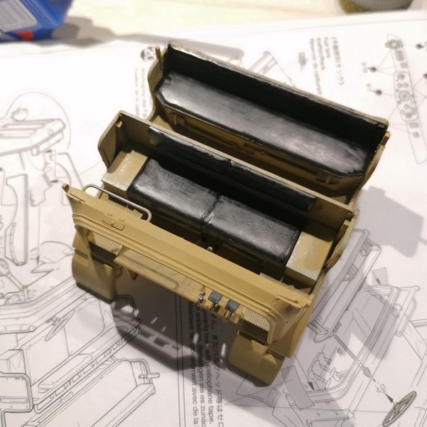 Camion Famo + remorque porte-chars - 1/35 - Tamiya - Page 2 Img_2274