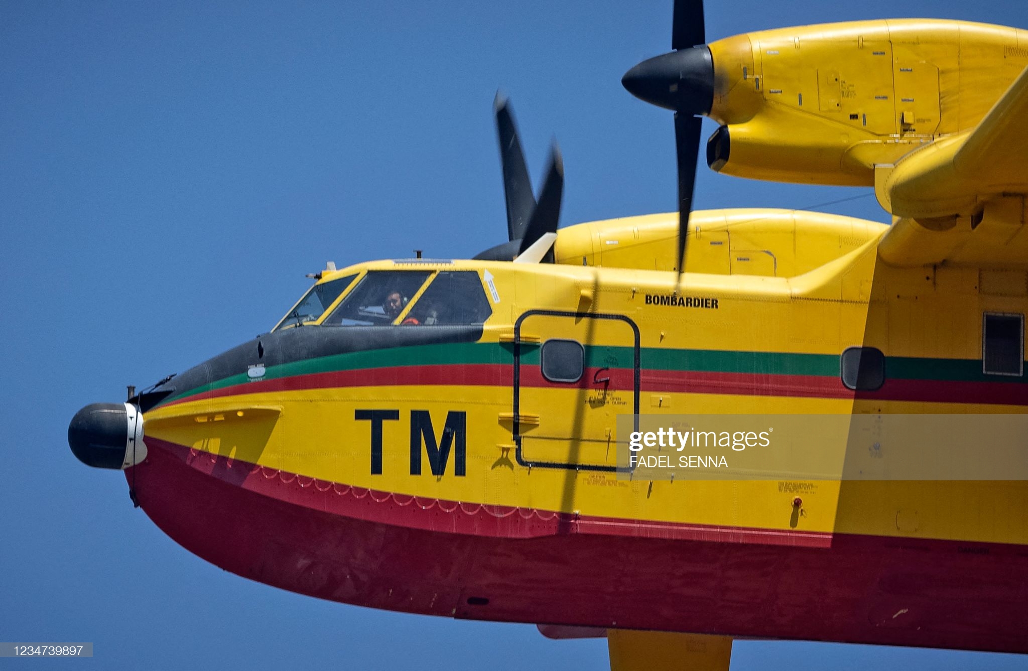 Canadair CL-415 - Page 8 Gettyi20